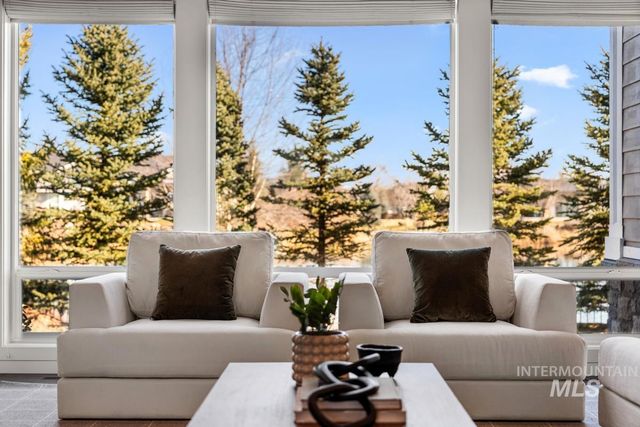 900 S Brentbrook Ln, Eagle, ID 83616