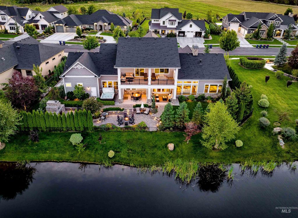 900 S Brentbrook Ln, Eagle, ID 83616