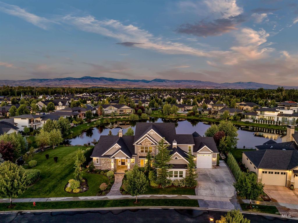 900 S Brentbrook Ln, Eagle, ID 83616 photo 2