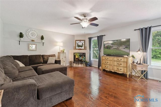 725 Donovan Road, Curtice, OH 43412