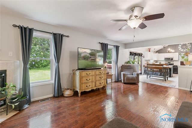 725 Donovan Road, Curtice, OH 43412