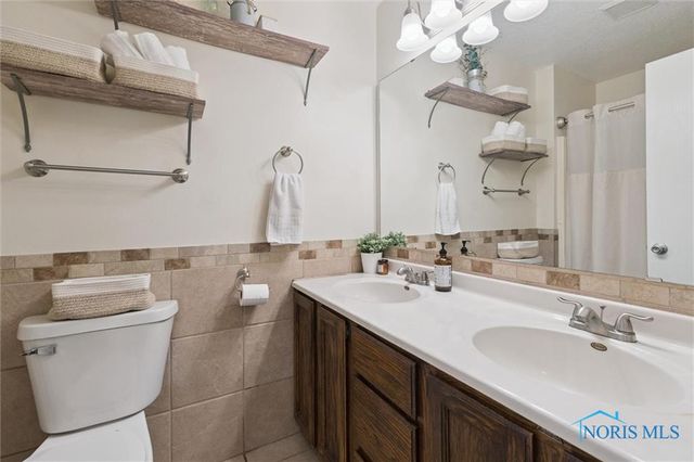 725 Donovan Road, Curtice, OH 43412