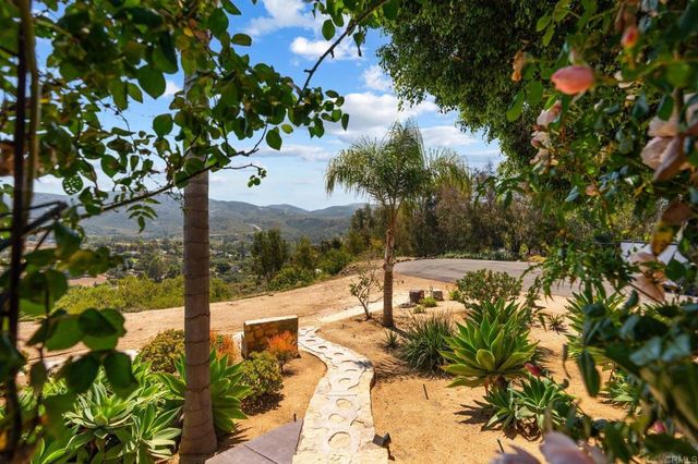 20063 Elfin Forest Lane, Escondido, CA 92029
