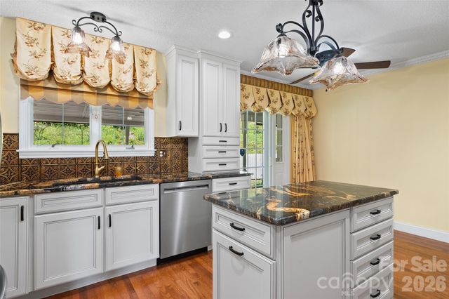 121 Fortner Drive, Waynesville, NC 28786