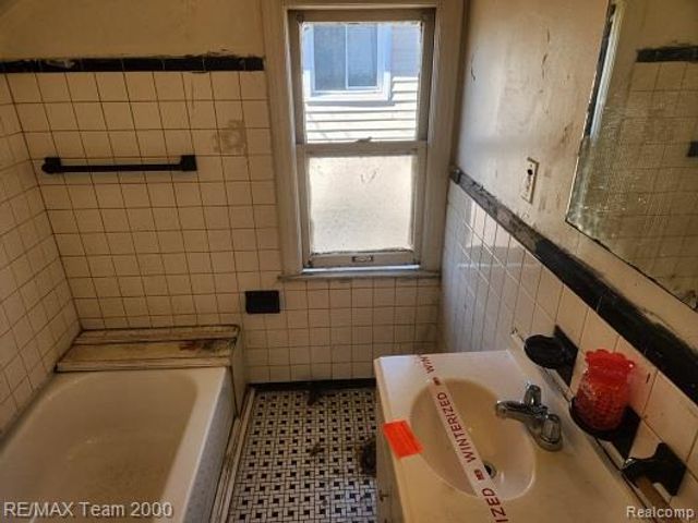 5291 Lakewood Street, Detroit, MI 48213