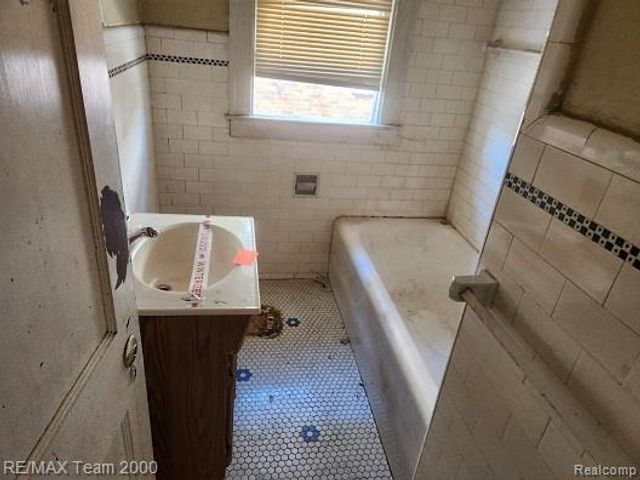 5291 Lakewood Street, Detroit, MI 48213