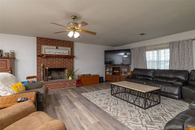 448 County Road 4287, Decatur, TX 76234