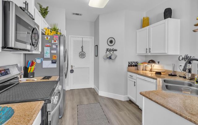 5582 Tares Cir, Elk Grove, CA 95757
