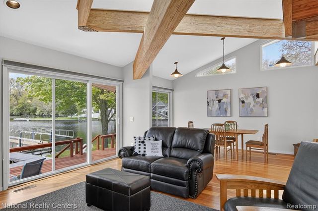 11505 Sunset Boulevard, Pinckney, MI 48169