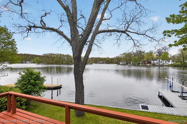 11505 Sunset Boulevard, Pinckney, MI 48169