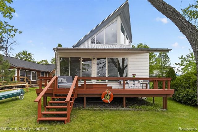 11505 Sunset Boulevard, Pinckney, MI 48169