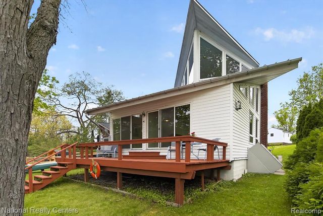 11505 Sunset Boulevard, Pinckney, MI 48169