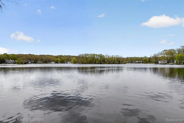 11505 Sunset Boulevard, Pinckney, MI 48169