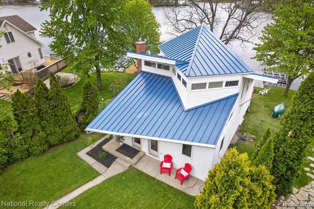11505 Sunset Boulevard, Pinckney, MI 48169