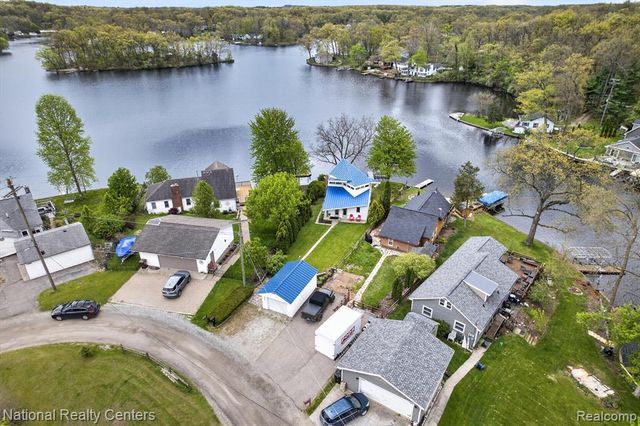 11505 Sunset Boulevard, Pinckney, MI 48169