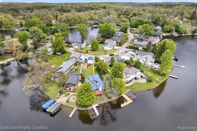 11505 Sunset Boulevard, Pinckney, MI 48169