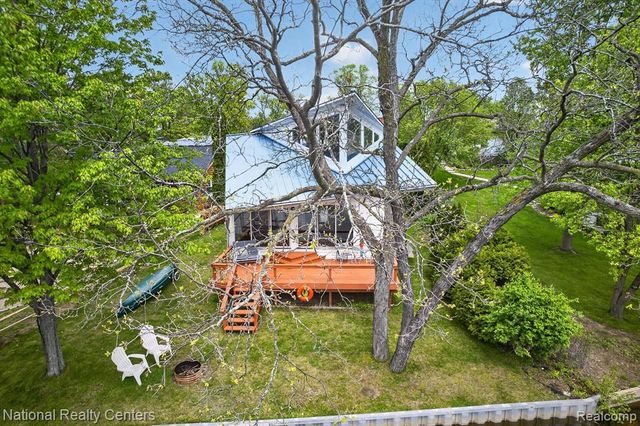 11505 Sunset Boulevard, Pinckney, MI 48169