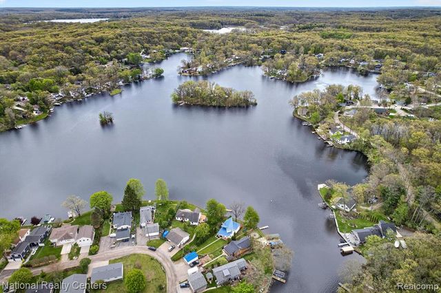 11505 Sunset Boulevard, Pinckney, MI 48169