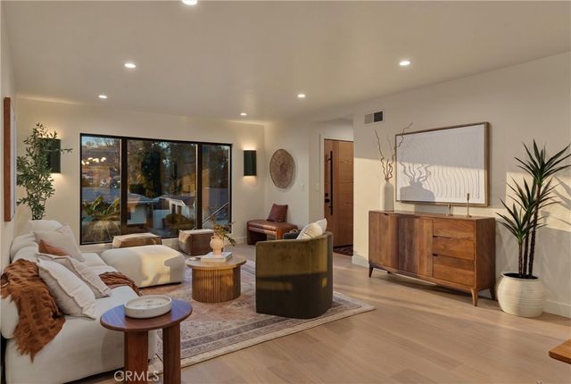 4200 Toland, Los Angeles, CA 90065