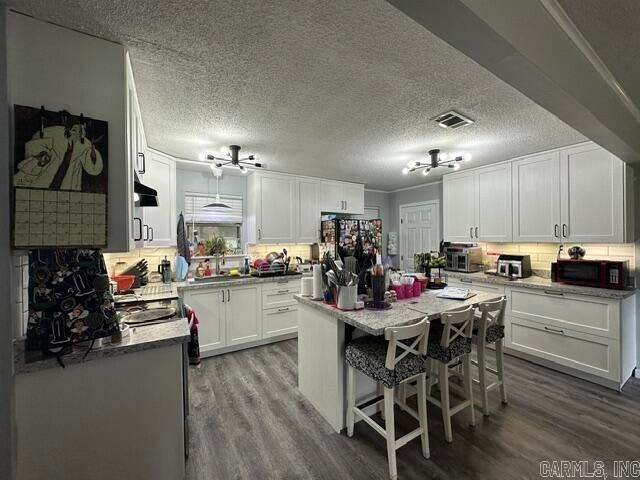 1208 S Center St, Lonoke, AR 72086