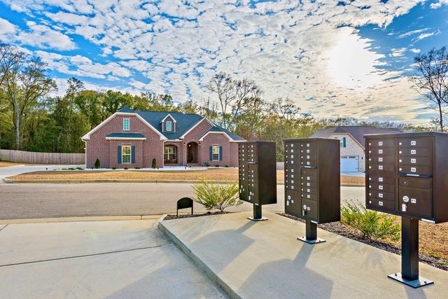 303 White Oak Dr, New Brockton, AL 36351