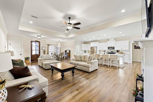 303 White Oak Dr, New Brockton, AL 36351