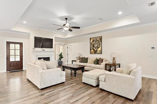 303 White Oak Dr, New Brockton, AL 36351