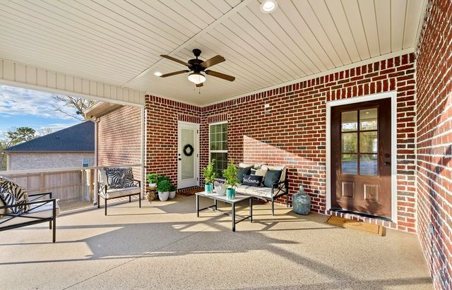 303 White Oak Dr, New Brockton, AL 36351