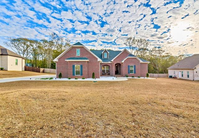 303 White Oak Dr, New Brockton, AL 36351