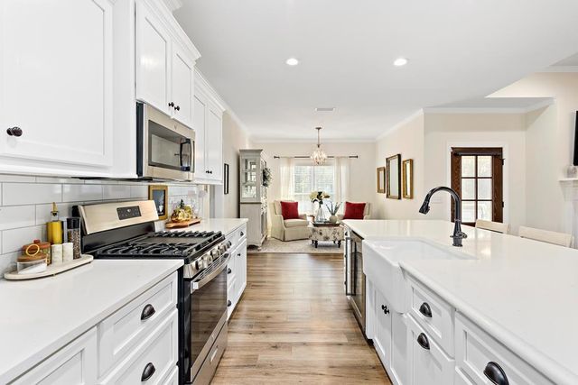 303 White Oak Dr, New Brockton, AL 36351