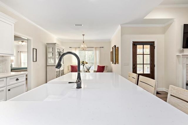 303 White Oak Dr, New Brockton, AL 36351