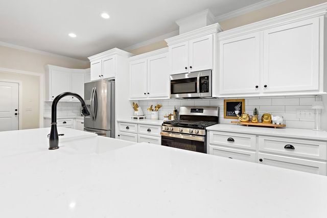 303 White Oak Dr, New Brockton, AL 36351