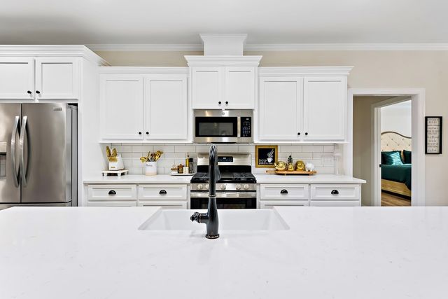 303 White Oak Dr, New Brockton, AL 36351