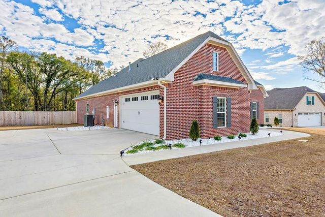 303 White Oak Dr, New Brockton, AL 36351