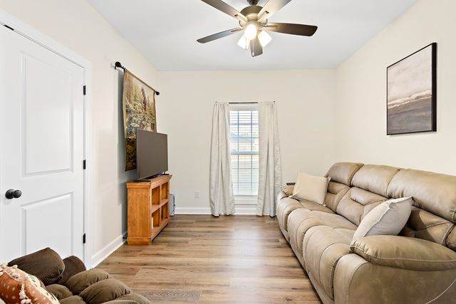 303 White Oak Dr, New Brockton, AL 36351