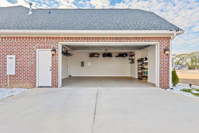 303 White Oak Dr, New Brockton, AL 36351