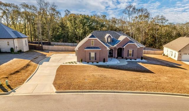 303 White Oak Dr, New Brockton, AL 36351