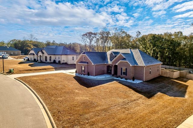 303 White Oak Dr, New Brockton, AL 36351