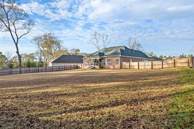 303 White Oak Dr, New Brockton, AL 36351