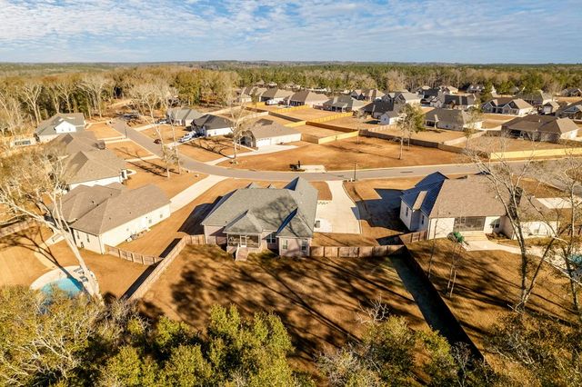 303 White Oak Dr, New Brockton, AL 36351