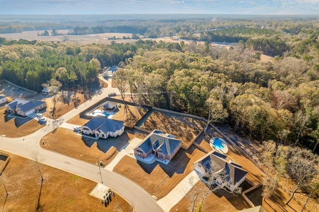 303 White Oak Dr, New Brockton, AL 36351