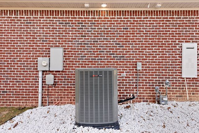 303 White Oak Dr, New Brockton, AL 36351