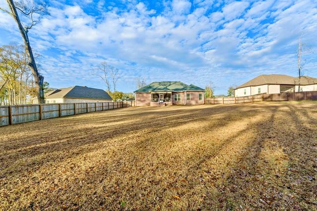 303 White Oak Dr, New Brockton, AL 36351