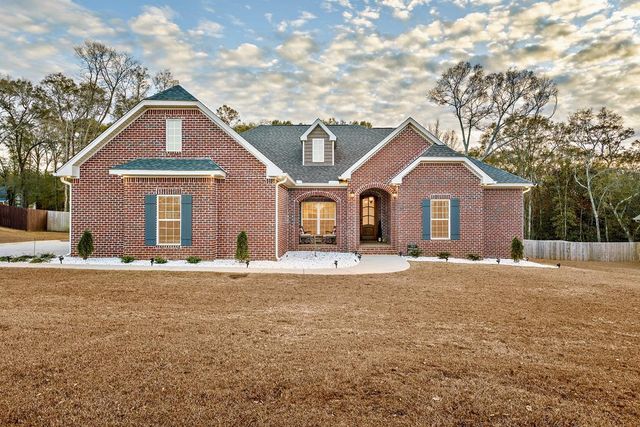 303 White Oak Dr, New Brockton, AL 36351