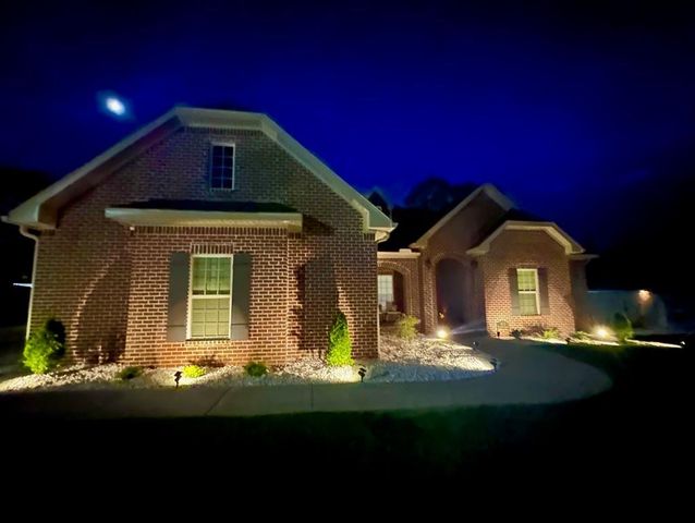 303 White Oak Dr, New Brockton, AL 36351