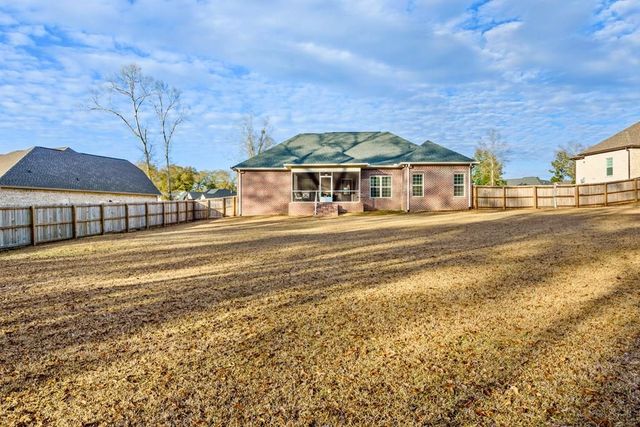 303 White Oak Dr, New Brockton, AL 36351