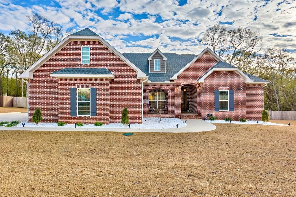 303 White Oak Dr, New Brockton, AL 36351