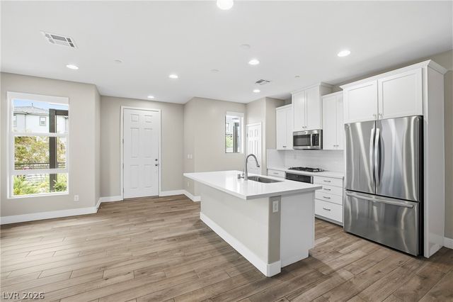 11677 Emerald Lake Avenue, Las Vegas, NV 89138