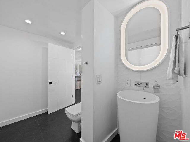 8460 Cole Crest Drive, Los Angeles, CA 90046