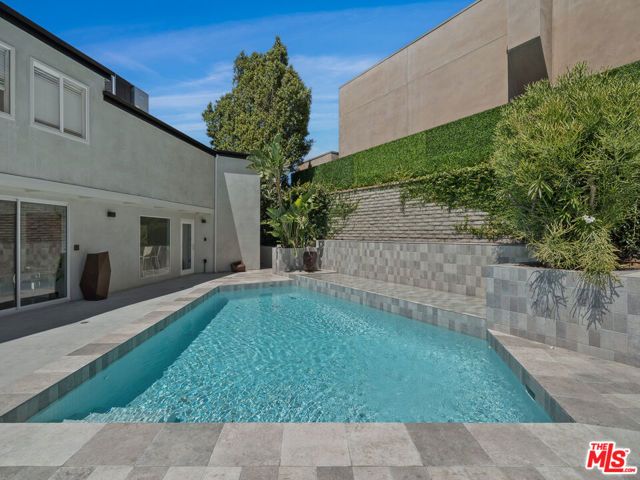 8460 Cole Crest Drive, Los Angeles, CA 90046